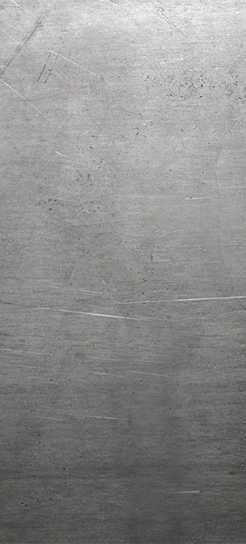 Surface gris métallique d’un acier Corten à l’état brut avant la formation de sa patine.
